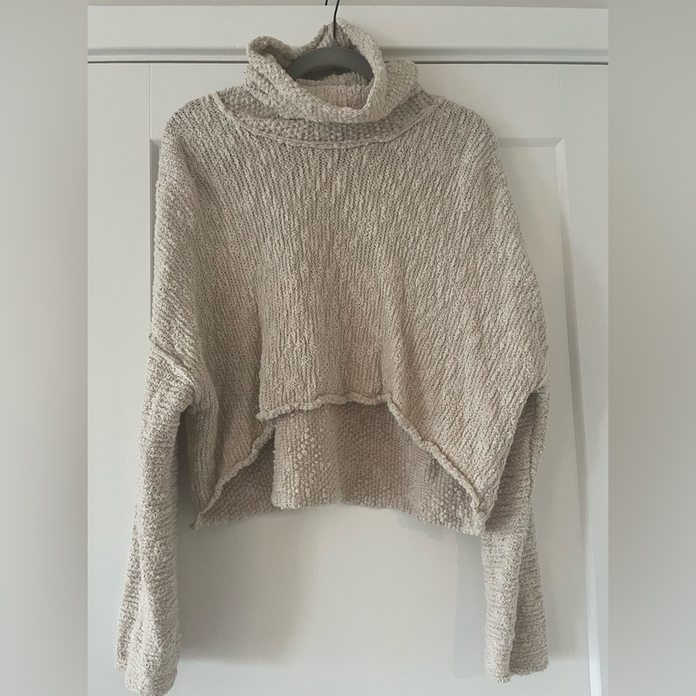 Free People - Cropped turtle neck sweater- XS